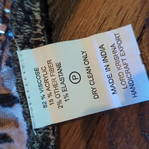 Stunning 72" Beaded Scarf. Excellent Condition! - Picture 8 of 9